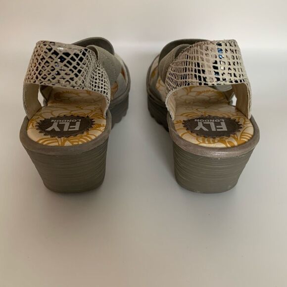 Fly London Yagi Elastic Leather Low Wedge Snake-print Sandal Grey Size 39 - Picture 10 of 12